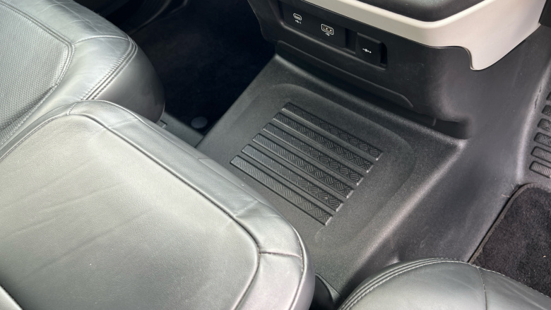 Land Rover Defender 2.0 D240 HSE 110 5dr Auto [6 Seat] Diesel Estate